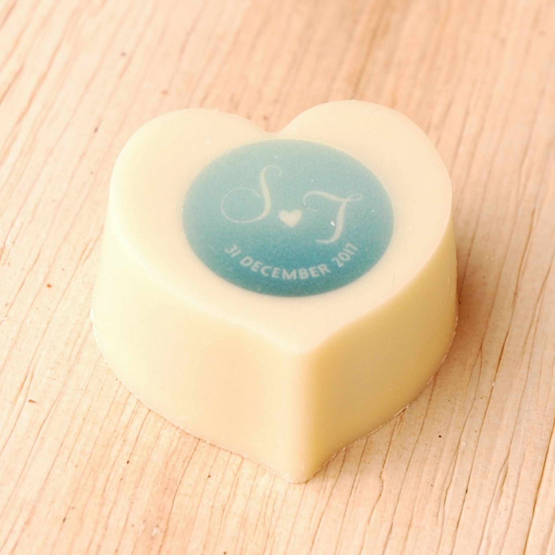 Caramelle gommose a forma di cuore con logo